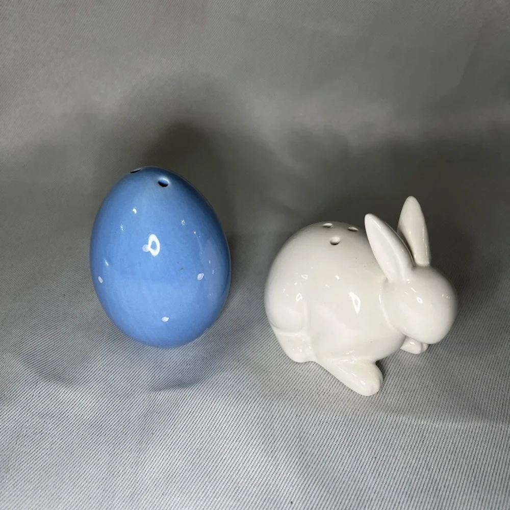 NEW Easter Bunny And Egg‎ Salt and Pepper Shaker
